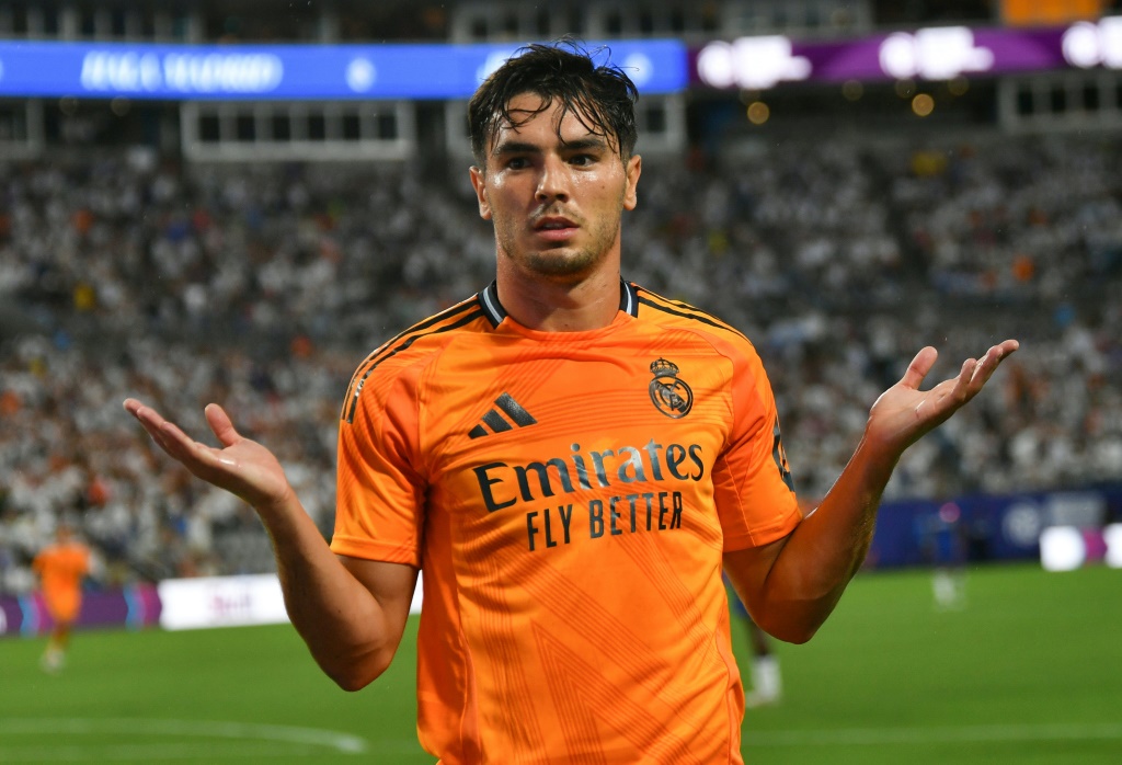 مهاجم ريال مدريد الإسباني، ابراهيم دياس محتفلاً بعد تسجيله هدف فريقه الثاني في مرمى تشلسي الإنكليزي في المباراة الودية التي فاز بها بطل إسبانيا وأوروبا بهدفين لهدف (ا ف ب)