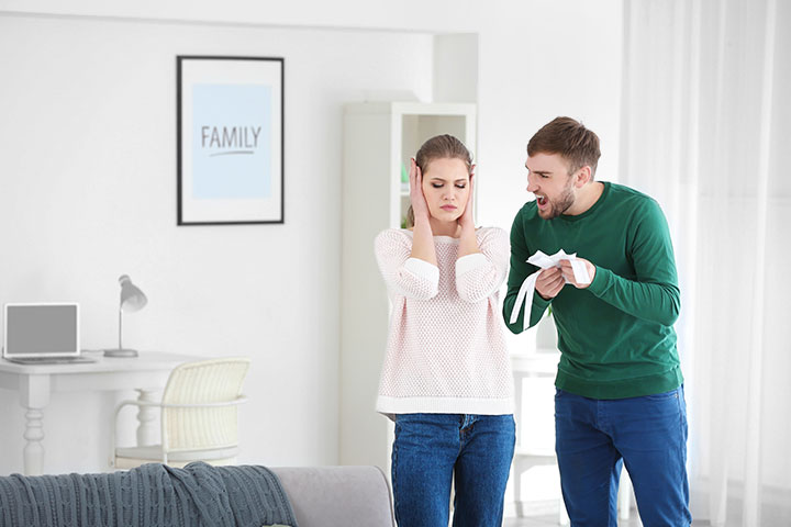 حروب الزوجين بسبب مصروف البيت.. خبراء يقدّمون الحل لتوقيع "اتفاقية محبة" (الاسرة)