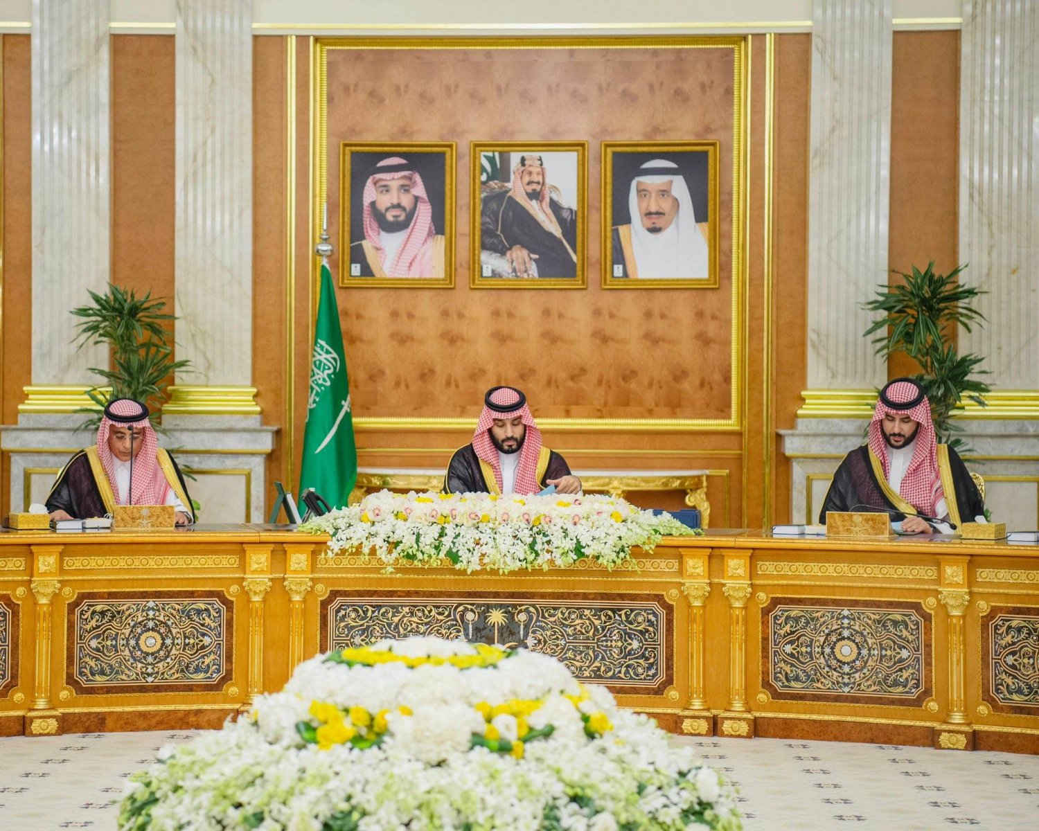 الأمير محمد بن سلمان مترئساً جلسة مجلس الوزراء في جدة (واس)