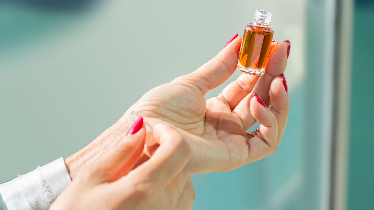 سحر الشرق في زجاجة.. علامات عطور عربية تُغريك بعبقها الساحر (زهرة الخليج)