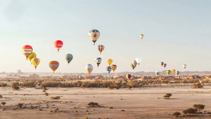 المهرجان يشهد تنوعا في الأنشطة والتجارب انطلاقا من رحلات المناطيد إلى رحلات المشي الليلية وعروض طائرات الدرون (اعلام سعودي)