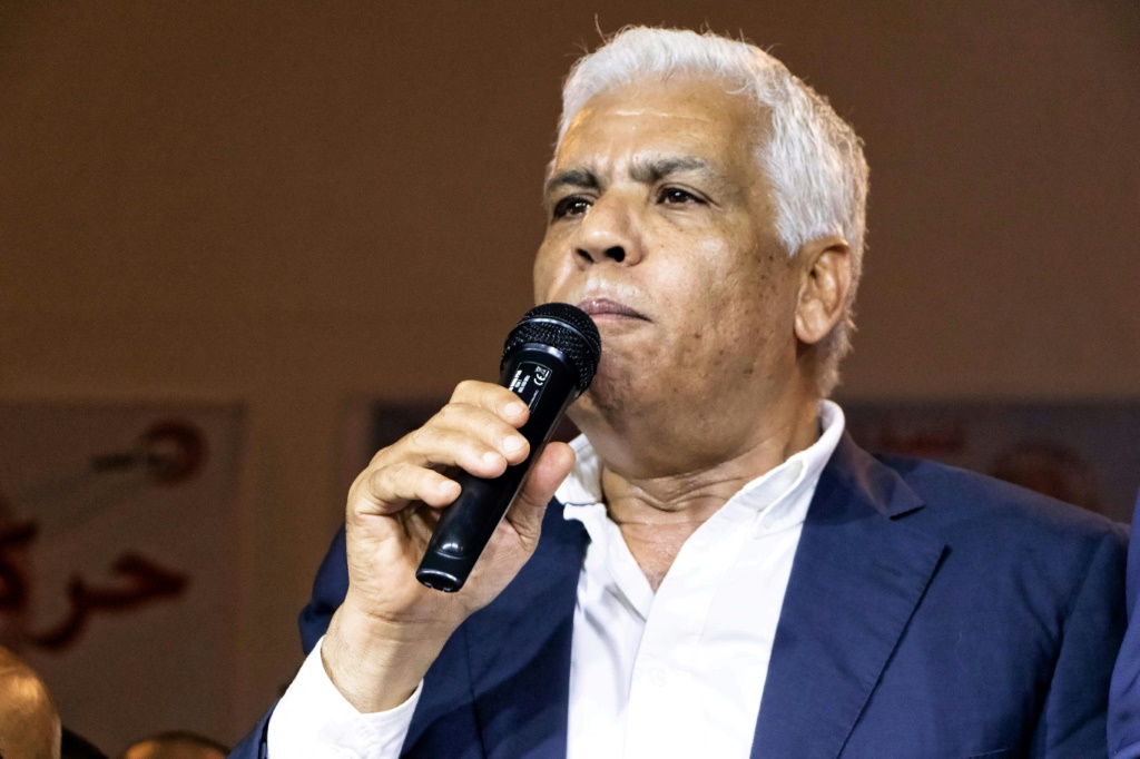 الناشط السياسي التونسي الصافي سعيد يلقي كلمة خلال تجمع انتخابي في 13 أيلول/سبتمبر 2019 في مدينة قفصة (أ ف ب)   