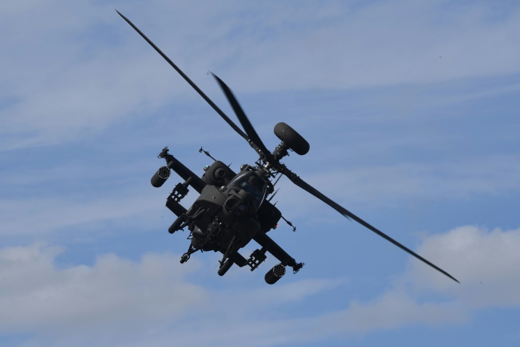 مروحية كورية جنوبية من طراز أباتشي AH-64E تقوم بعرض أمام وسائل الإعلام في بوشيون على بعد 65 كلم شمال شرق سيول، في 11 أيلول/سبتمبر 2018 (ا ف ب)