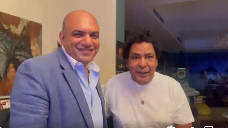 الكينج محمد منير الطبيب نور الدين عبد الرحيم (مواقع التواصل)