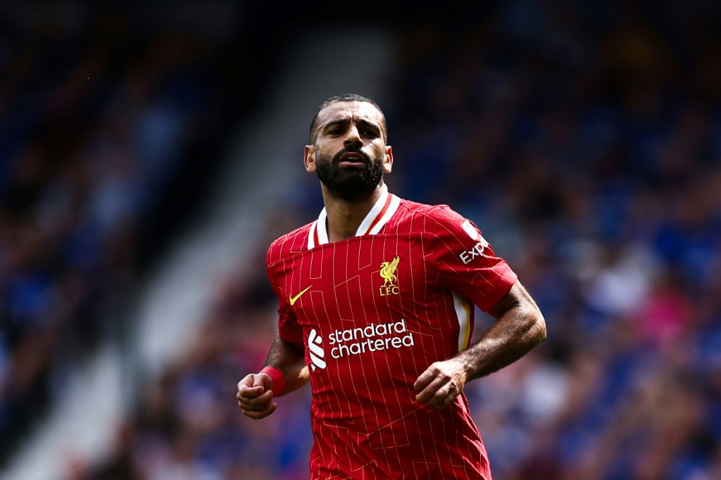 يتبقى أقل من عام في عقد الدولي المصري محمد صلاح مع ليفربول (ا ف ب)