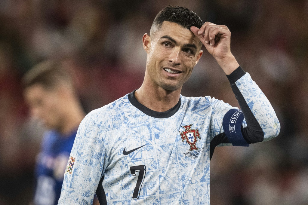 سجل كريستيانو رونالدو هدفه الرقم 900 في مسيرته في فوز منتخب البرتغال على كرواتيا 2-1 على ملعب "إستاديو دا لوش" في لشبونة في 5 أيلول/سبتمبر 2024 (ا ف ب)