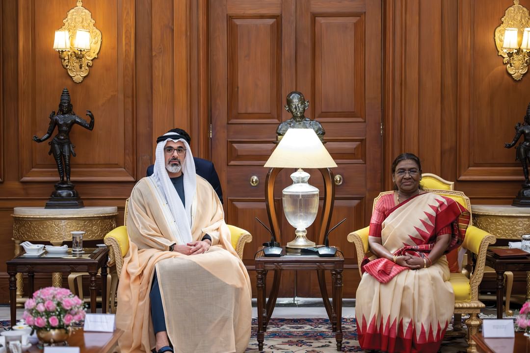 الشيخ خالد بن محمد بن زايد آل نهيان، ولي عهد أبوظبي مع رئيسة الهند (وام)