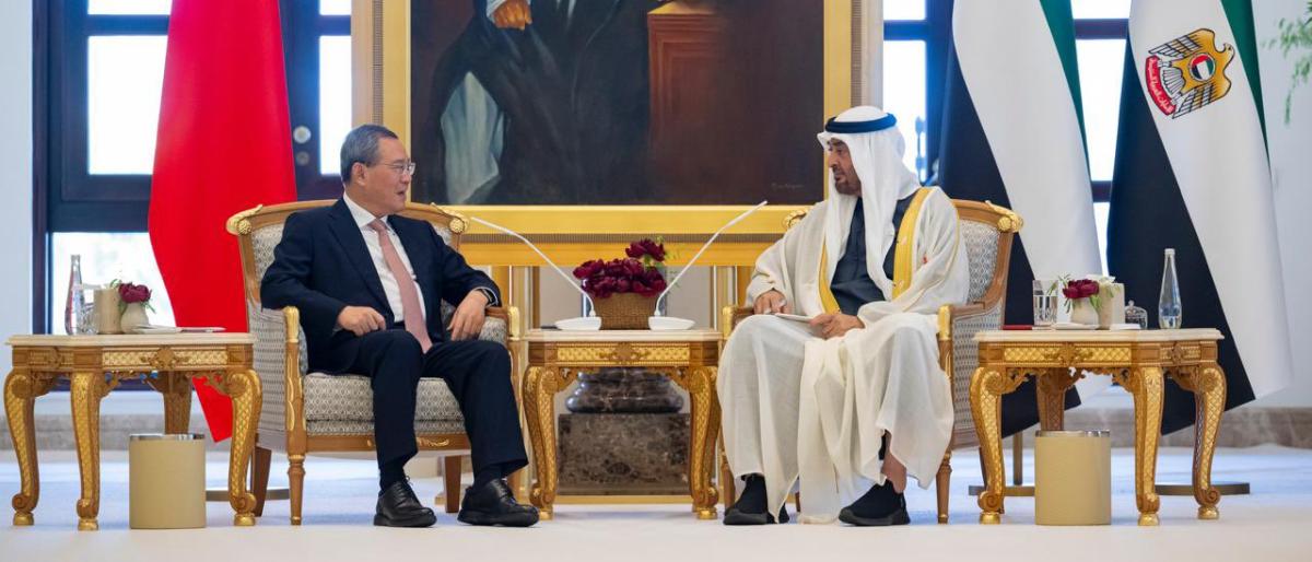 الرئيس الاماراتي الشيخ محمد بن زايد يستقبل رئيس الوزراء الصيني (وام)