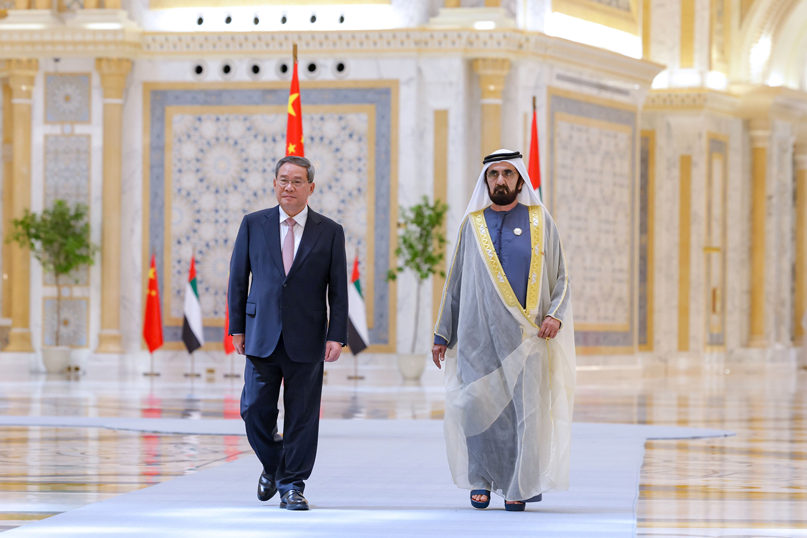 الشيخ محمد بن راشد آل مكتوم، نائب رئيس دولة الامارات العربية المتحدة رئيس مجلس الوزراء حاكم دبي يستقبل  السيد لي تشيانغ، رئيس مجلس الدولة في جمهورية الصين الشعبية (وام)