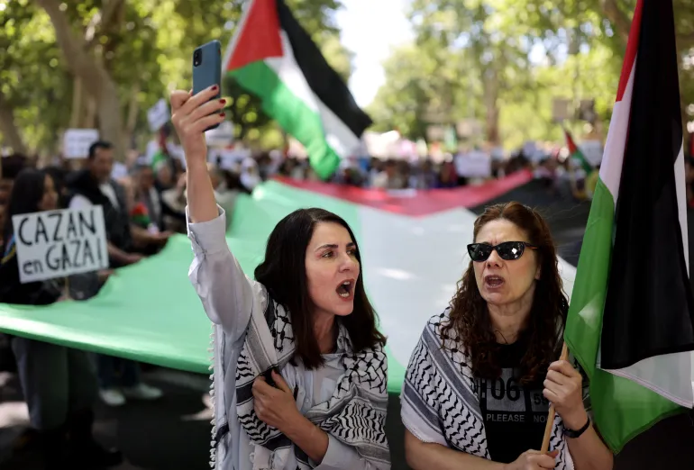 الشارع الإسباني والأحزاب أملت السياسات الإسبانية الداعية للاعتراف بدولة فلسطين (أ ف ب)