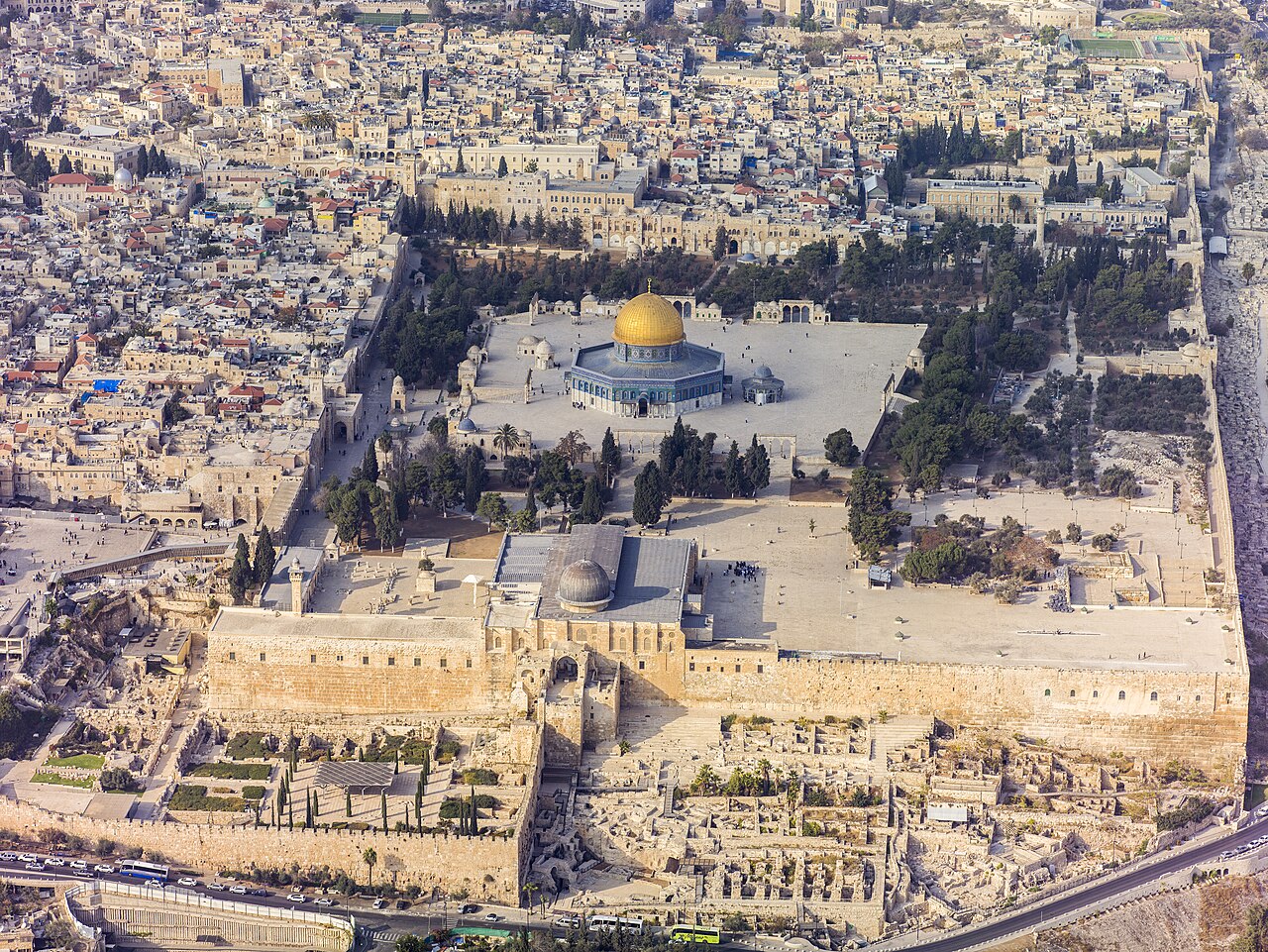 المسجد الأقصى ثالث الحرمين الشريفين  ومسرى النبي محمد صلى الله عليه وسلم (ويكيبيديا)