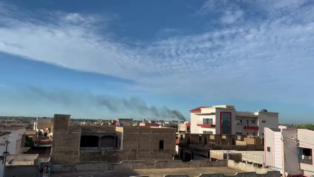    قال جيش مالي إن "إرهابيين" حاولوا التسلل إلى قاعدة للشرطة العسكرية في العاصمة (أ ف ب)   