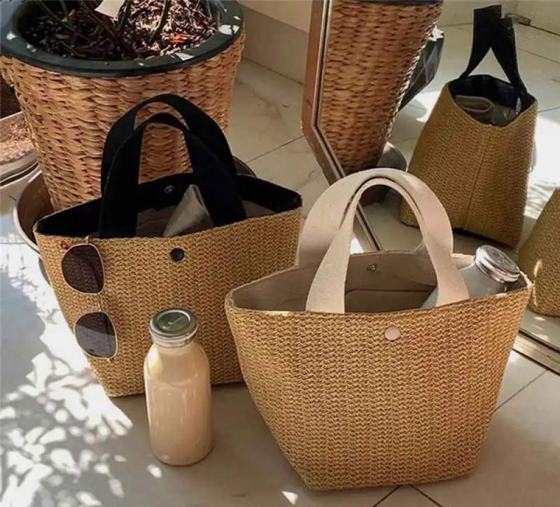 كيف تحافظ المرأة على رونق حقيبة القش (العرب)