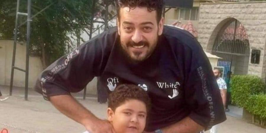  المطرب الشعبي المصري إسماعيل الليثي  مع نجله رضا (صفحة المطرب)