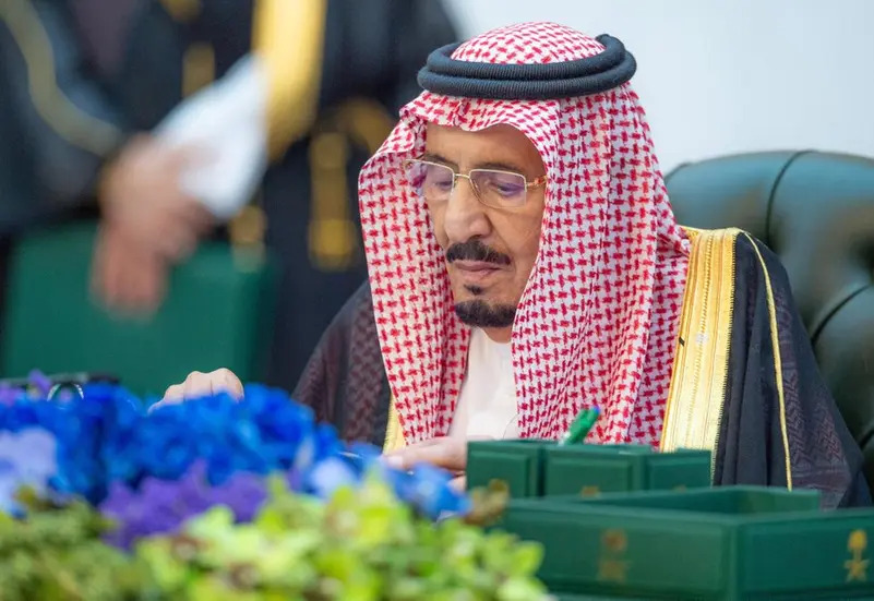 الملك سلمان بن عبد العزيز أثناء جلسة مجلس الوزراء (واس)