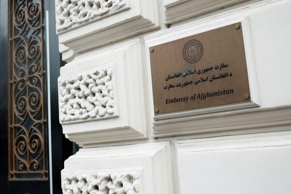 سفارة أفغانستان في لندن تغلق أبوابها (أ ف ب)   