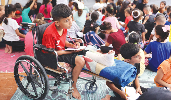 يعيش ذوو الاحتياجات الخاصة، معاناة إنسانية كبيرة في غزة، في ظل حرب الإبادة الجماعية التي يشنها الاحتلال على القطاع (أ ف ب)
