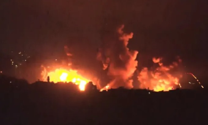 قصف عنيف جدا  أحدث دويا قويا اهتزت معه الأبنية ووصل صداها وفق شهود عيان إلى مناطق تقع خارج نطاق بيروت وضواحيها (لقطة شاشة)