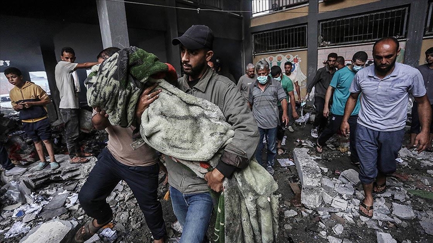 استشهاد فلسطينيين بغارات إسرائيلية عنيفة على غزة (الأناضول)