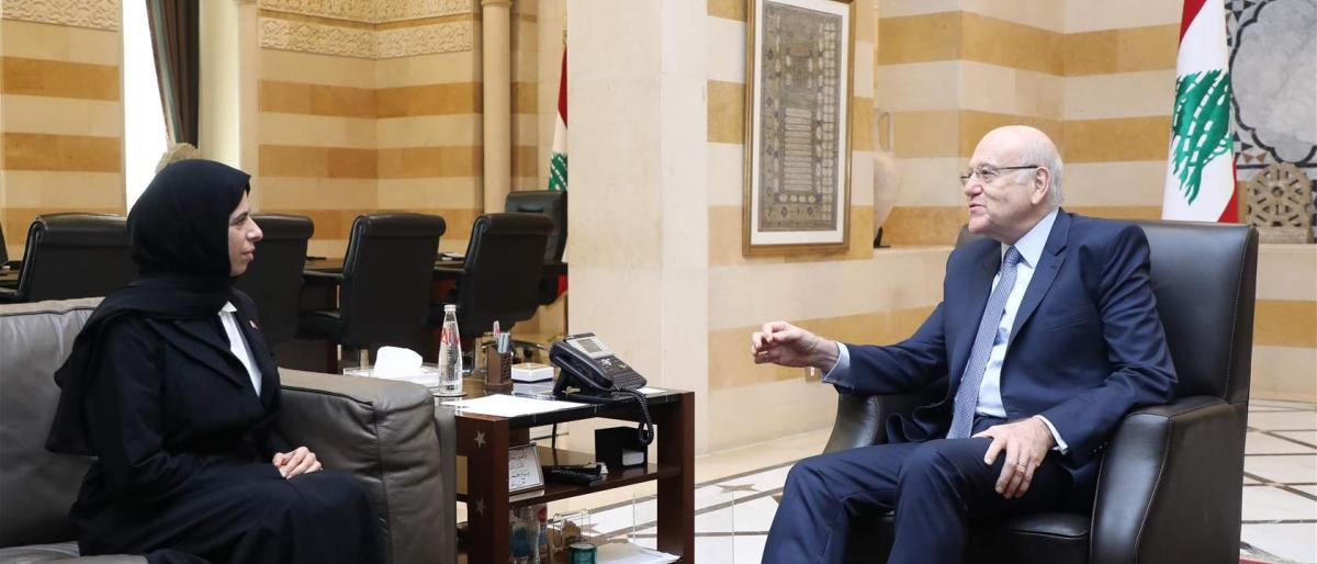 رئيس الحكومة اللبناني نجيب ميقاتي خلال استقباله وزيرة الدولة للتعاون الدولي بوزارة الخارجية القطرية لولوة الخاطر (قنا)