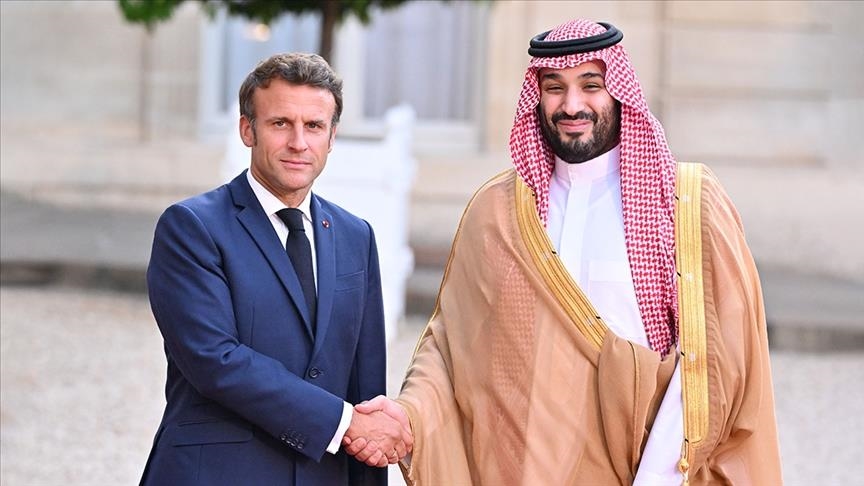 ولي العهد السعودي يبحث مع ماكرون مستجدات الأحداث في المنطقة (الأناضول)