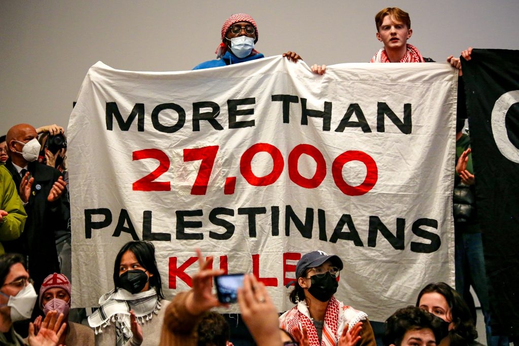 فعالية لأنصار فلسطين داخل قاعات متحف هامبورغ بانهوف الألماني (مواقع التواصل)