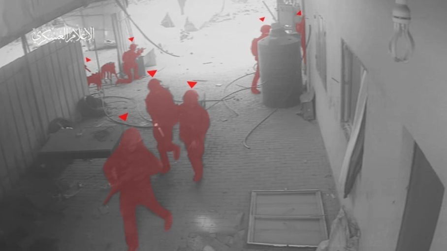 يظهر في التسجيل قوة للاحتلال تدخل إلى عين نفق في المنطقة المذكورة قبل أن تفجرها "القسام" فيهم (إعلام فلسطيني)
