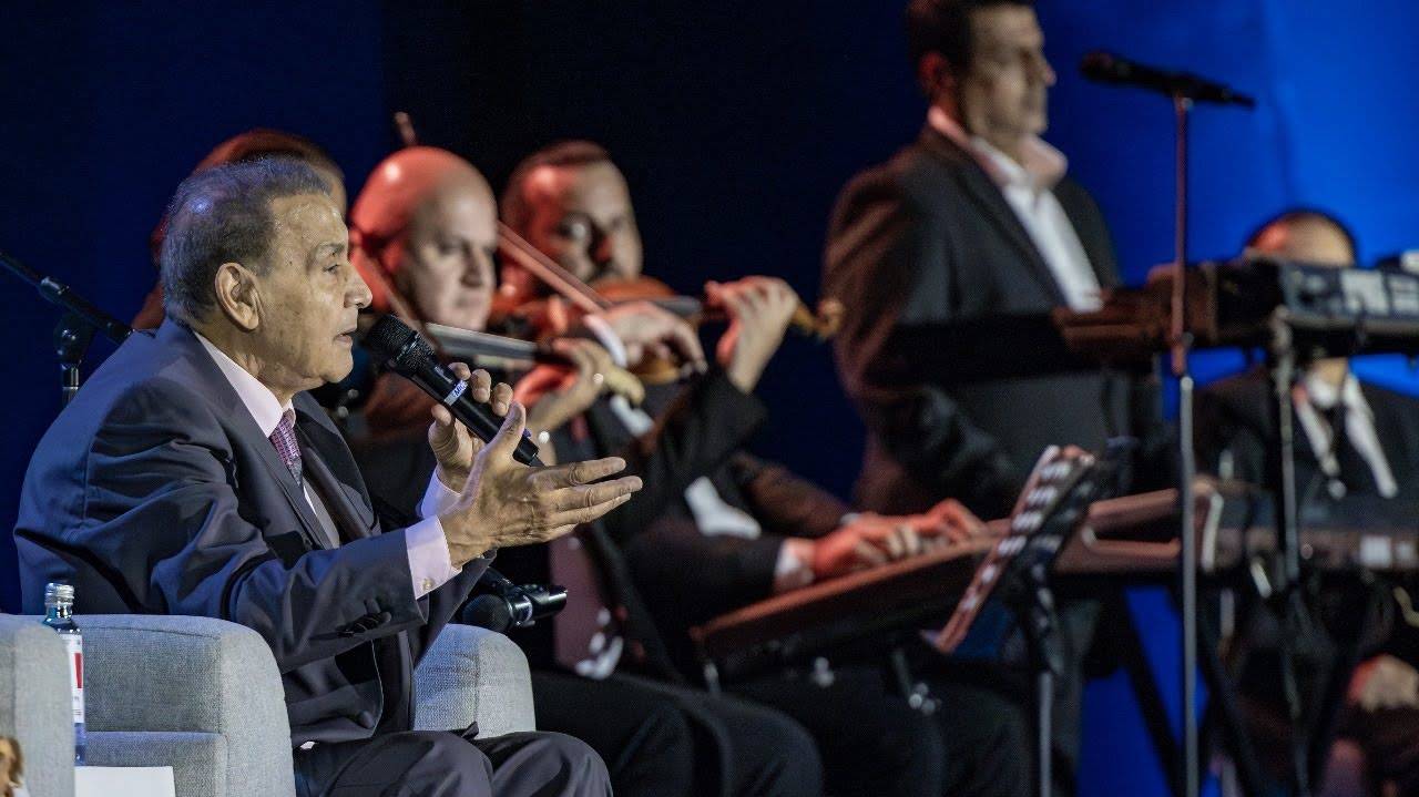 عروض مسرحية وأمسيات شعرية وفنية أحياها نخبة من الفنانين العرب (هيئة الأدب)