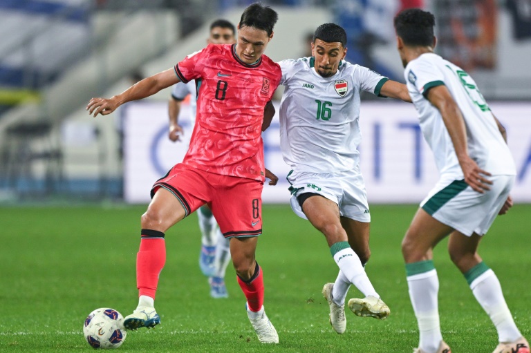 فازت كوريا الجنوبية على ضيفها العراق 3-2 في سيول وابتعدت في صدارة مجموعتها (أ ف ب)