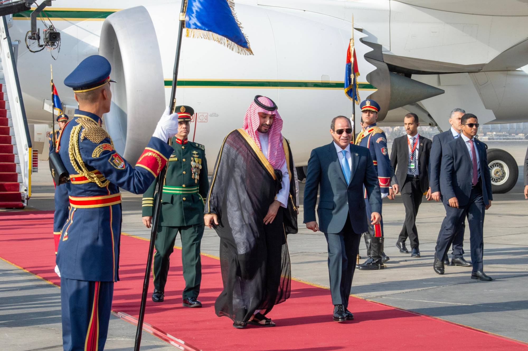 السيسي مستقبلاً الأمير محمد بن سلمان في القاهرة (واس)