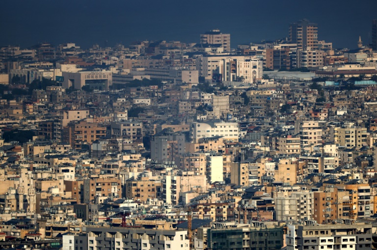 دخان يتصاعد من الضاحية الجنوبية لبيروت بعد غارة إسرائيلية في 16 تشرين الأول/أكتوبر 2024 (أ ف ب)