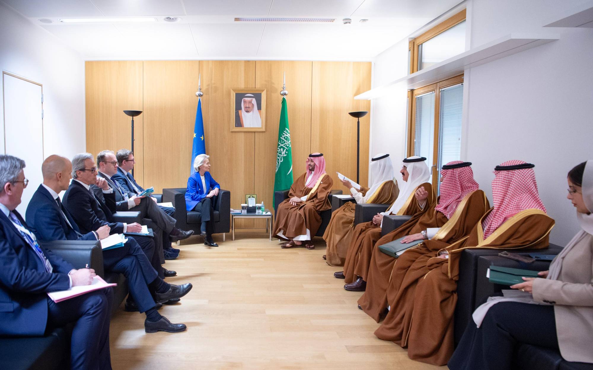 اللقاء بين ولي العهد السعودي ورئيسة المفوضية الأوروبية على هامش القمة (واس)