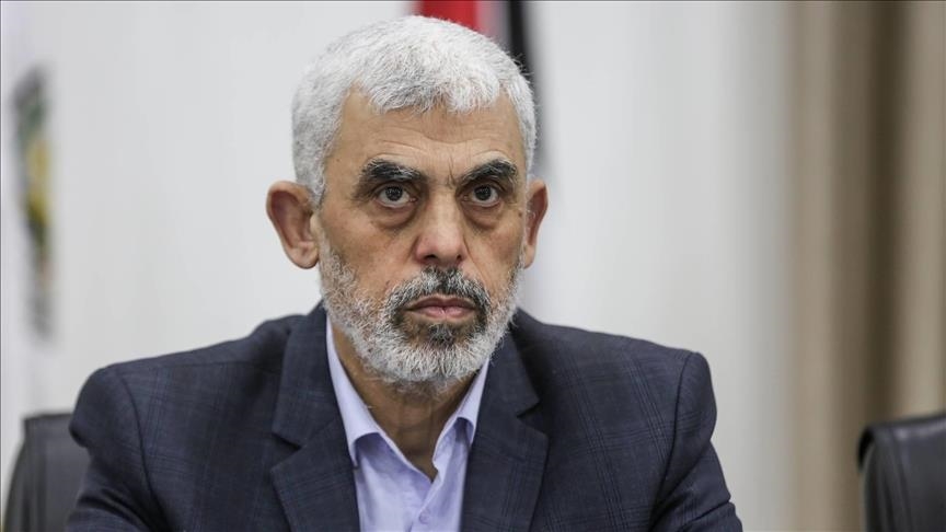  نعي فلسطيني للسنوار مع دعوة للوحدة ومواصلة النضال (الأناضول)