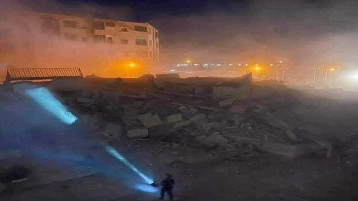 سقوط عمارة بأكملها بولاية بشار بعد اجلاء سكانها  (مواقع التواصل)