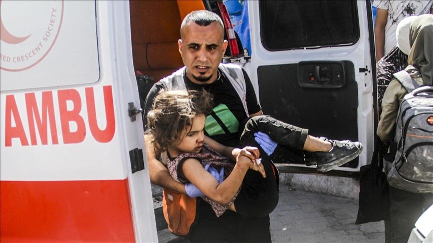 مقتل 13 فلسطينيا بغارات إسرائيلية متفرقة على قطاع غزة (الأناضول)