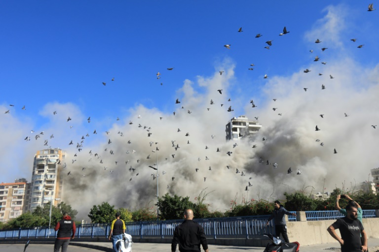 تصاعد الدخان في أعقاب غارة اسرائيلية في منطقة الشياح في ضاحية بيروت الجنوبية 22 تشرين الأول/أكتوبر 2024 (أ ف ب)