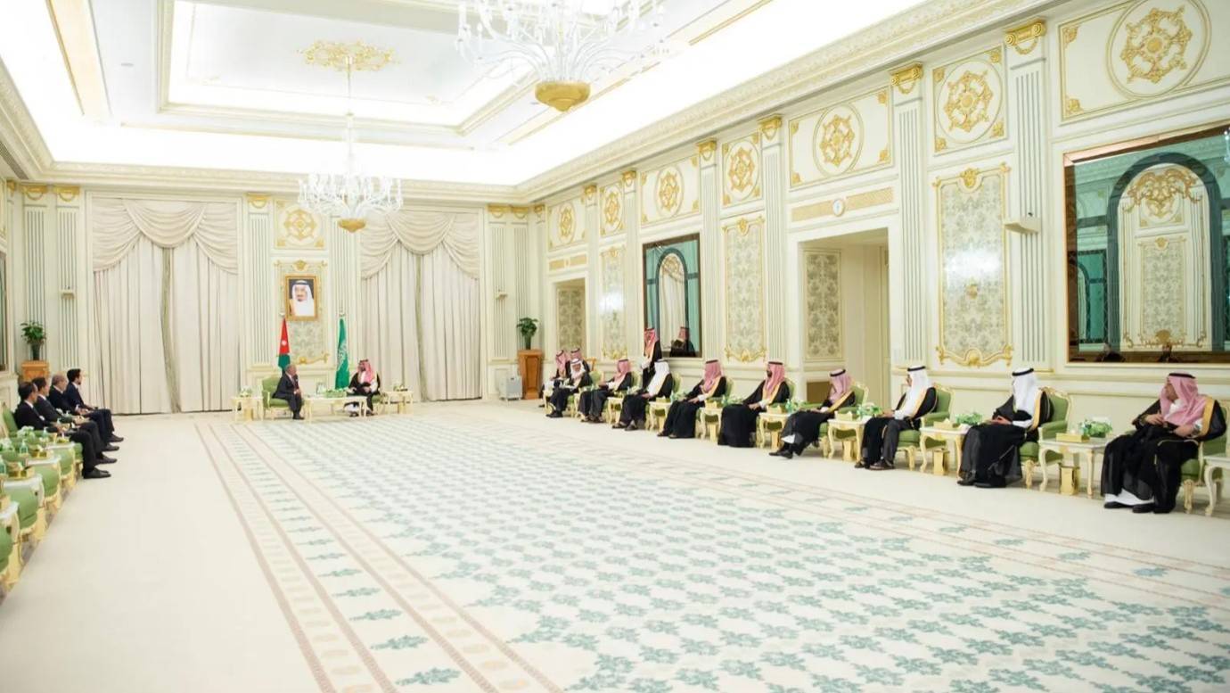 جانب من اجتماع ولي العهد السعودي وملك الأردن في الرياض (واس)