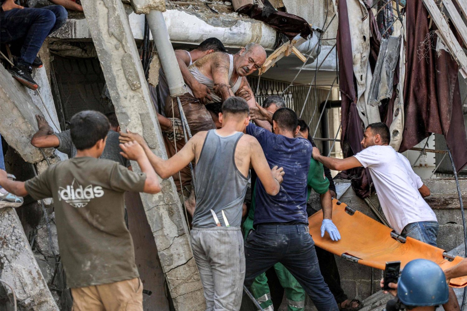  الحرب دمرت الاقتصاد الفلسطيني، وتركت تقريباً جميع سكان غزة في حالة فقر (أ ف ب)