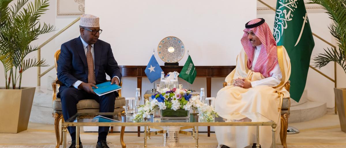  وزير الخارجية السعودي الأمير فيصل بن فرحان، مع وزير الشؤون الخارجية والتعاون الدولي الصومالي أحمد معلم فقي أحمد (واس) (واس)