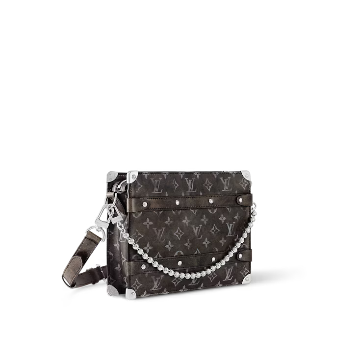 حقيبة Loose Trunk بتصميمها الحاد والمواد المعدنية على الحواف - المصدر: Louis Vuitton