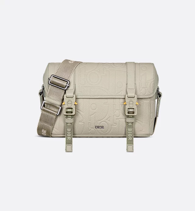 حقيبة Dior Hit the Road Messenger Bag with Flap الجلدية بنقوش أنيقة وشبابية - المصدر: Christian Dior