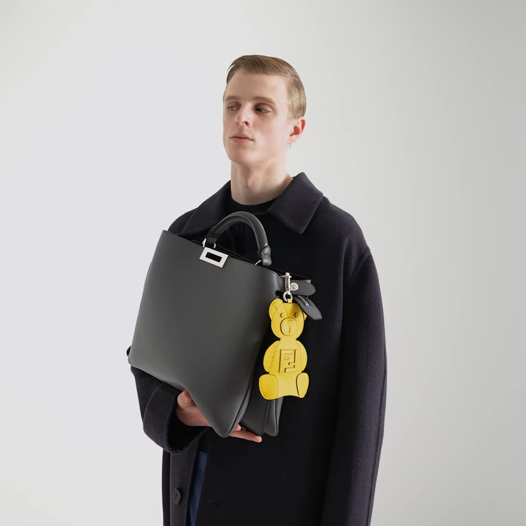 حقيبة Peekaboo Soft Medium الأنيقة جاءت من عالم النساء للرجال - المصدر: Fendi