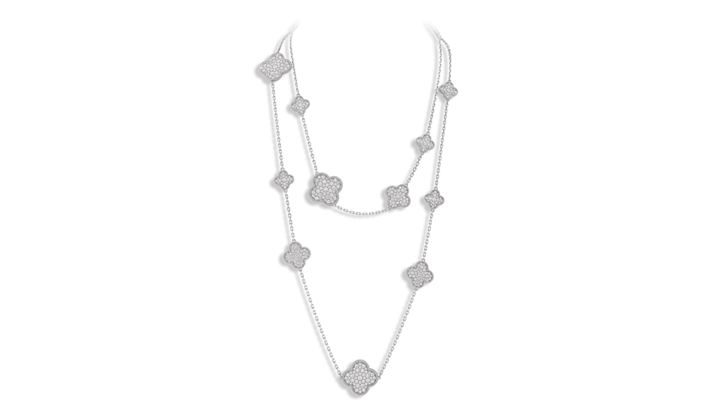 عقد Magic Alhambra طويل من الذهب الأبيض والألماس من Van Cleef & Arpels