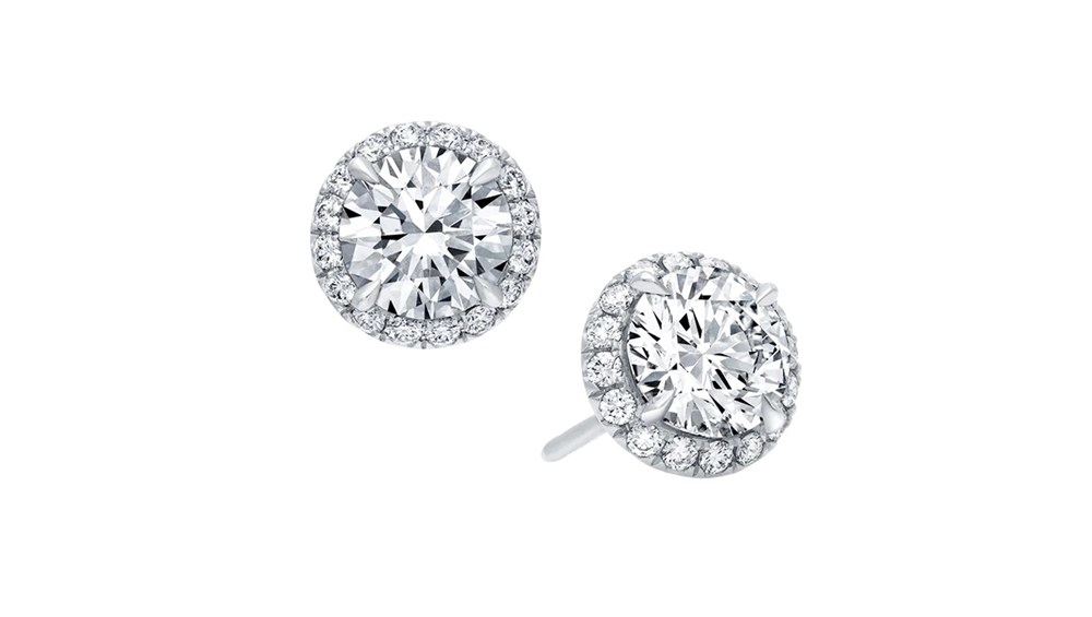 أقراط الألماس الدائرية.. من «Harry Winston»