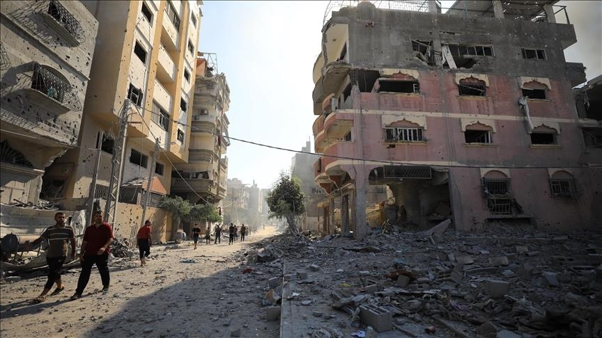 بينهم أطفال.. مقتل 9 فلسطينيين بقصف إسرائيلي استهدف منازلا بغزة (الأناضول)