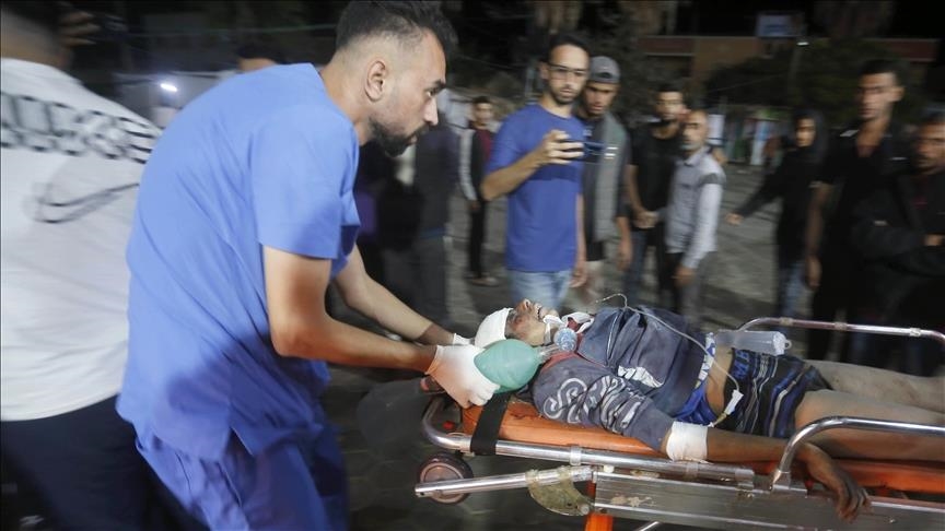 مقتل 13 فلسطينيا بقصف جوي ومدفعي إسرائيلي على غزة (الأناضول)