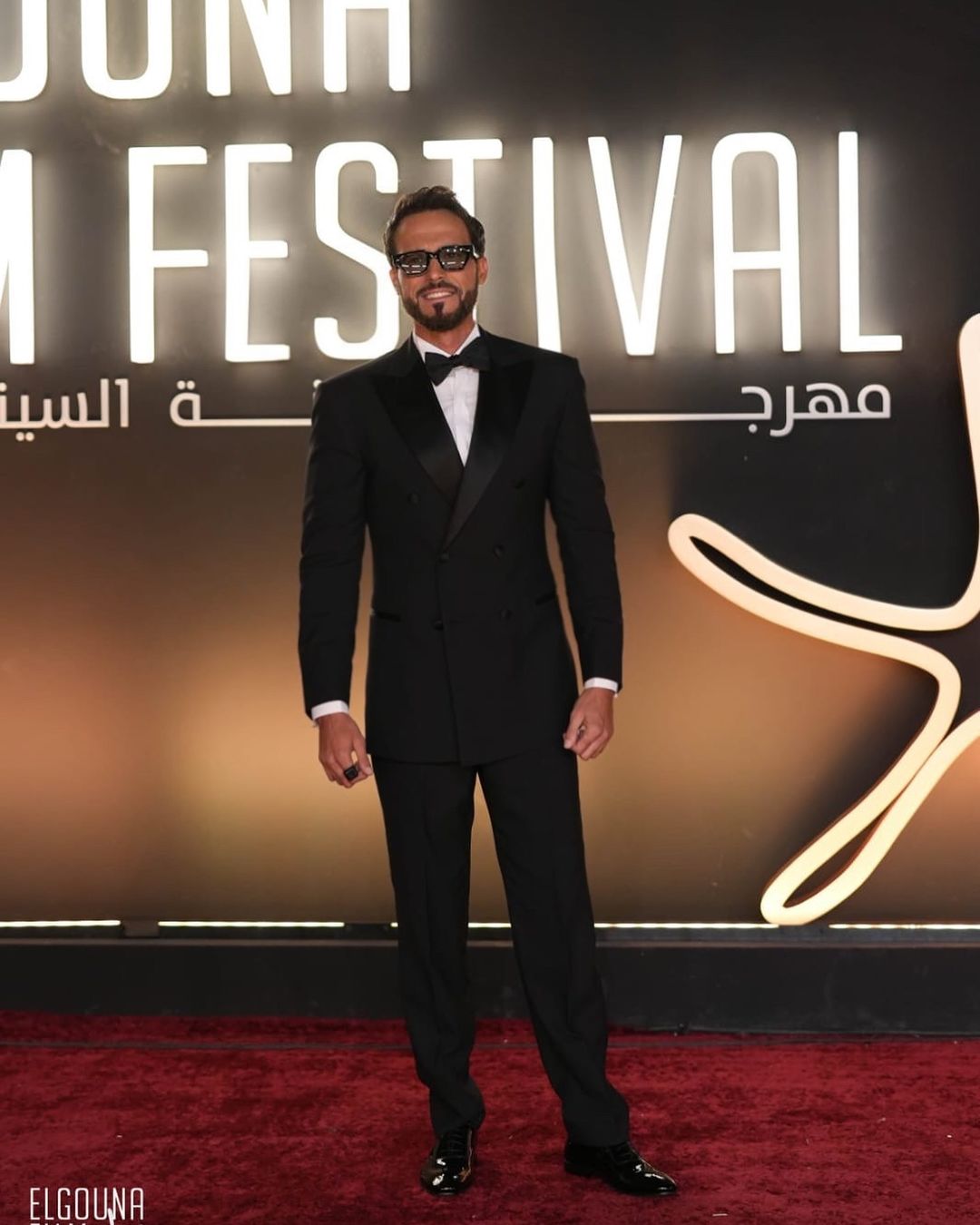 يوسف الشريف ببدلة سوداء أنيقة - المصدر: حساب يوسف الشريف عبر تطبيق انستجرام 