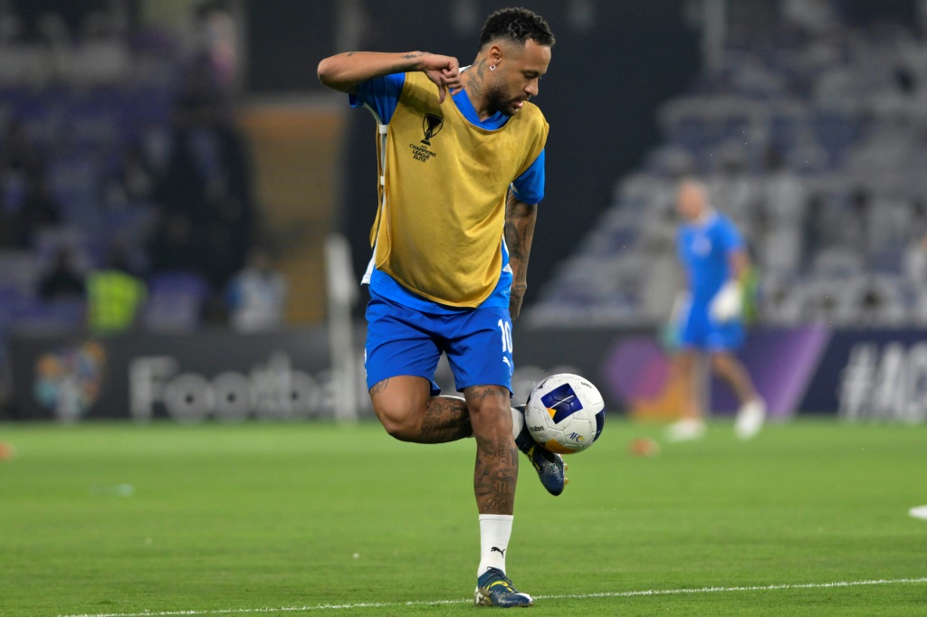 و البرازيلي نيمار دا سيلفا يتعرض لإصابة جديدة  (ا ف ب)