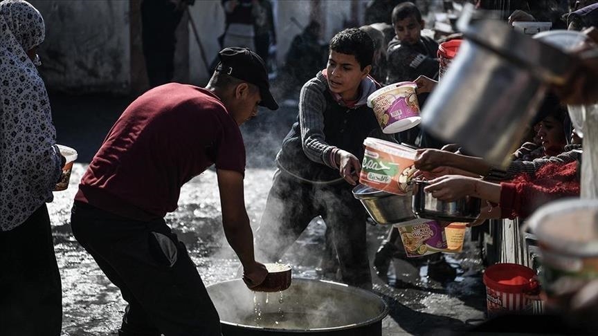 شمال غزة يخضع للحصار الإسرائيلي منذ نحو شهر، والمدنيين الفلسطينيين يموتون من الجوع (أ ف ب)