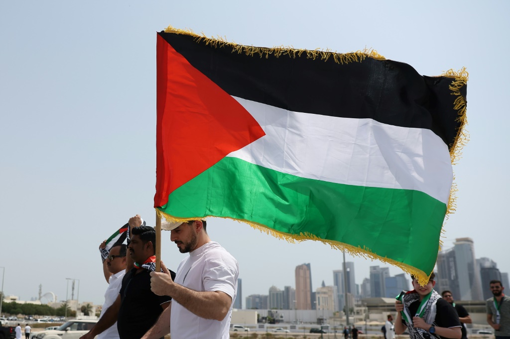 قال إن الحكمة التقليدية تشير إلى أن ولاية ترامب الثانية ستكون كارثة على الفلسطينيين، لأن ترامب الأول دفن القضية الفلسطينية (أ ف ب)